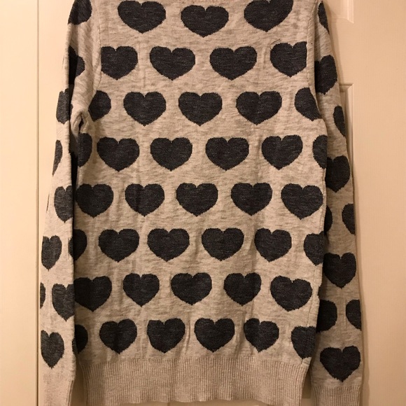 Woman’s Sweater in Grey with Black Hearts size Medium - Picture 3 of 4
